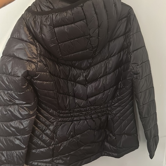 Calvin Klein bubble jacket - Picture 2 of 3